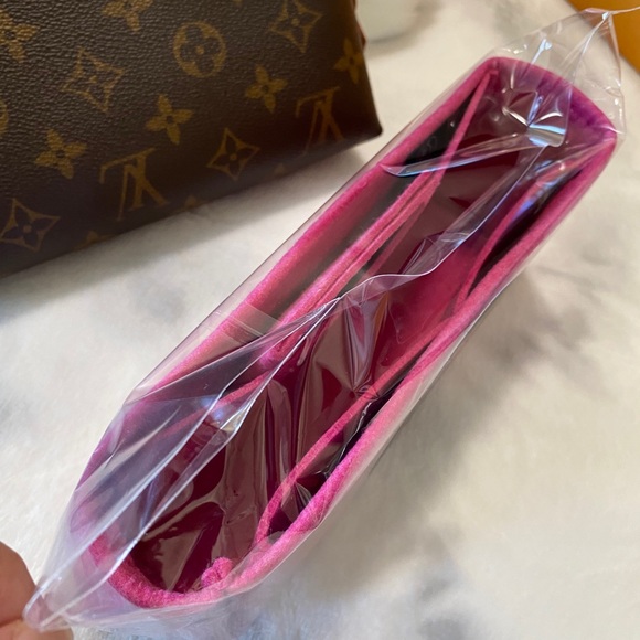 ❌SOLD💔❌ Authentic Louis Vuitton Cosmetic Pouch GM - Picture 4 of 10
